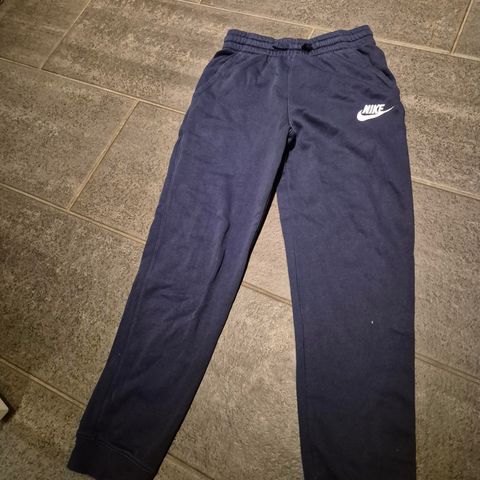 Nike joggebukse str 158-170