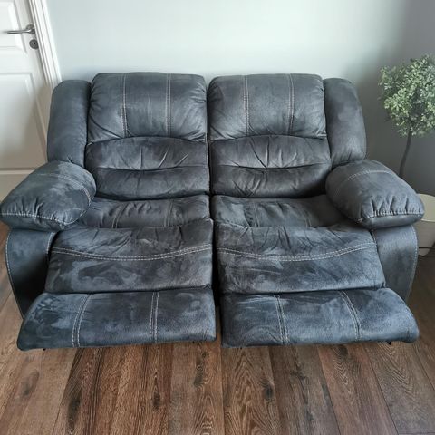 2 seter sofa med elektrisk  recliner. Kinosofa. Som ny.