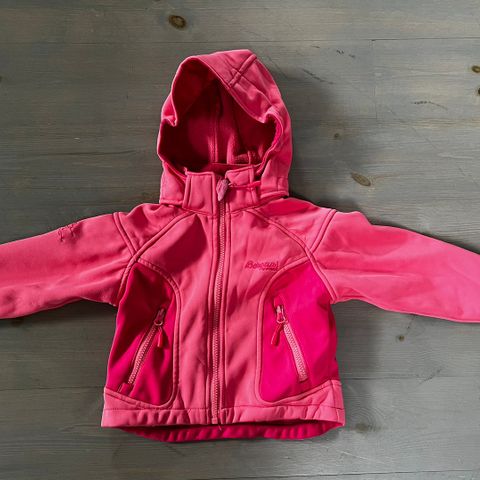 Pent brukt Bergans softshell jakke. Rosa. Str 92.