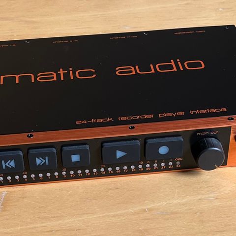 Cymatic Audio uTrack24 - Backingtracks opptaker, avspiller og lydkort