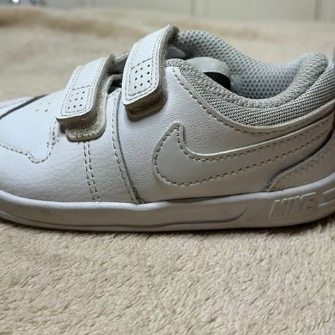 Nike barnesko str 23,5