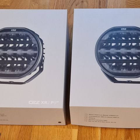 OZZ XR2 9" LED fjernlys. Farge på hus: svart