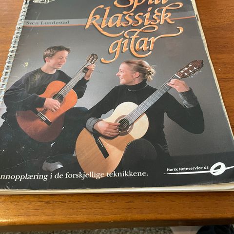 Ønsker å kjøpe notehefte som heter spill klassisk gitar