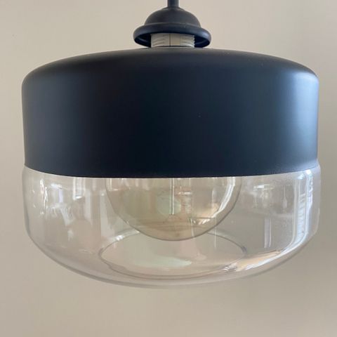 Taklampe svart/glass