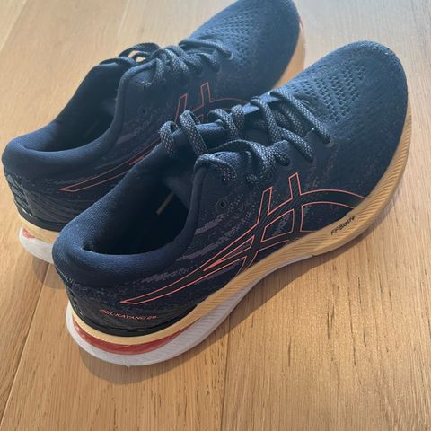 ASICS Gel Kayano 29, str. 39 - nesten ny