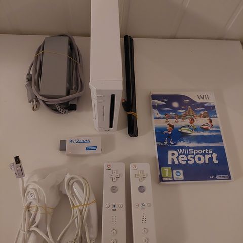 Nintendo Wii med 2 kontrollere, nunchucks & Wii sports Resort og HDMI adapter