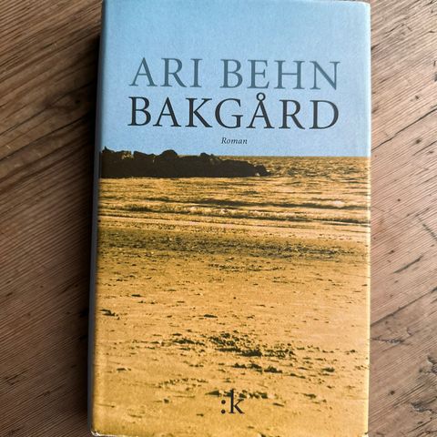 «BAKGÅRD»/ Ari Behn - signert