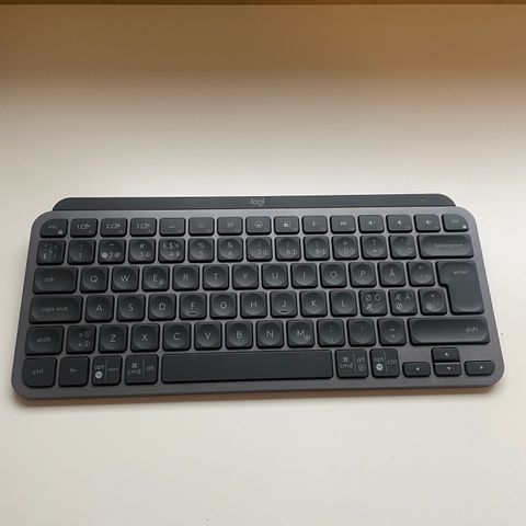 Lite brukt minitastatur Logitech MX Keys Mini Graphite selges!