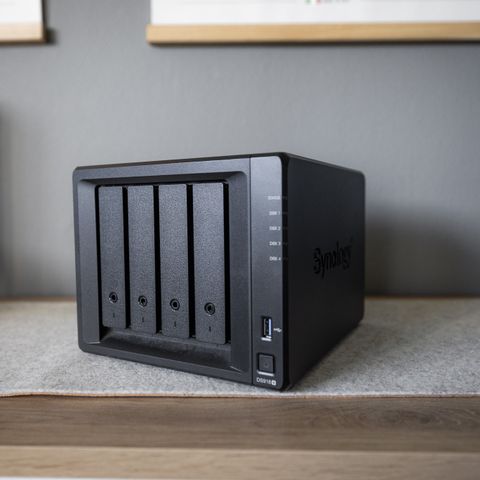 Synology NAS DS918+ & 2x 10 TB seagate ironwolf nas 72000rpm