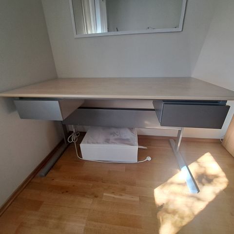 Lite og pent brukt Ikea skrivebord