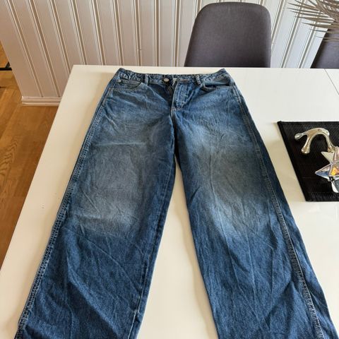 Baggy jeans selges rimelig