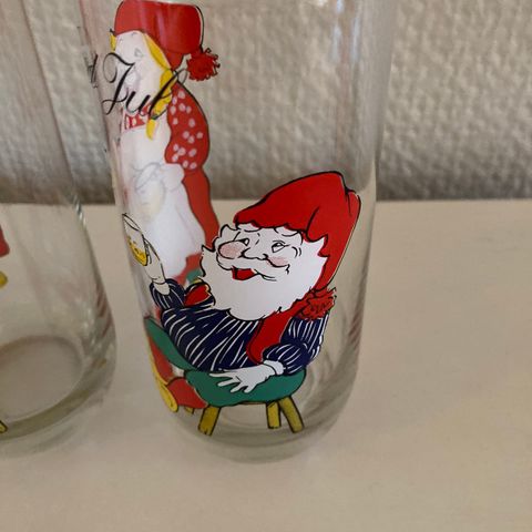 Fire fine glass med nisse og nissekone-God Jul