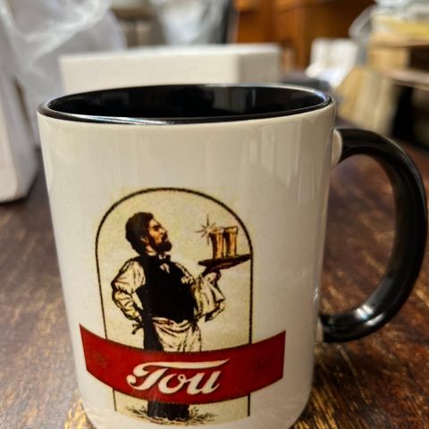 Kaffe Krus/Kopp Med Bilde Av Tou Øl Kelner