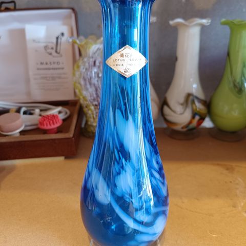 Vakker vase i opalinglass (23 cm)