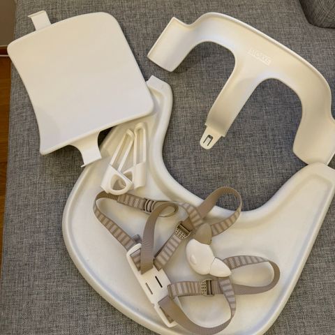 Reservert. Stokke Tripp trapp babysett, sele og brett