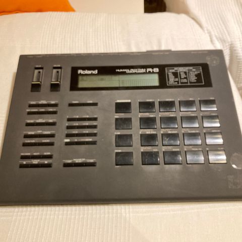 Roland R8 trommemaskin