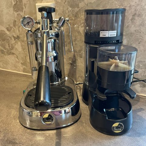 La Pavoni kaffemaskin og kaffekvern