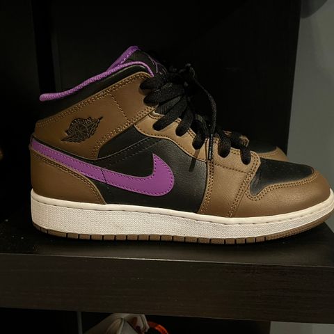 Pent brukte Jordan 1 Wildberry Mocca