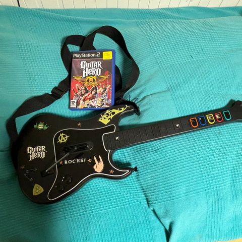 PS2 Huitar hero og gitar