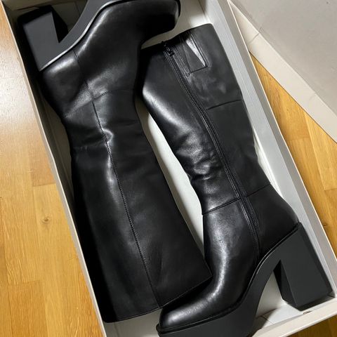 Newd Tamaris boots