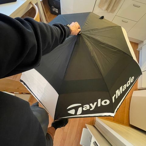 Golfparaply TaylorMade - Tour Double Canopy Umbrella 64'' selges!