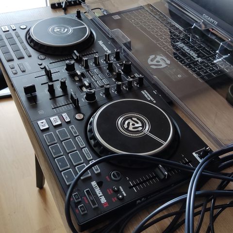 Numark Mixtrack Pro FX