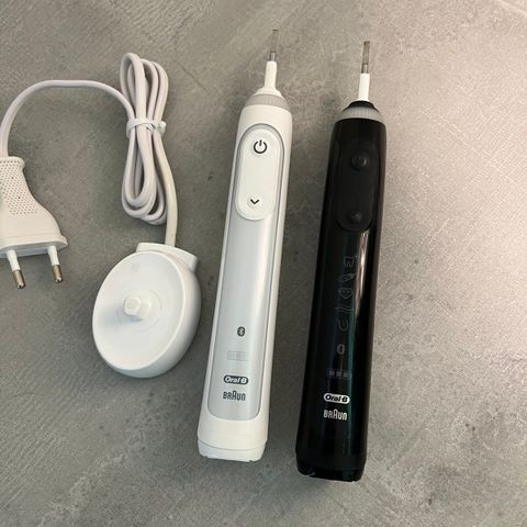 2 helt strøkene Oral-B iO elektriske tannbørster. Lite brukt -fremstår som nye!