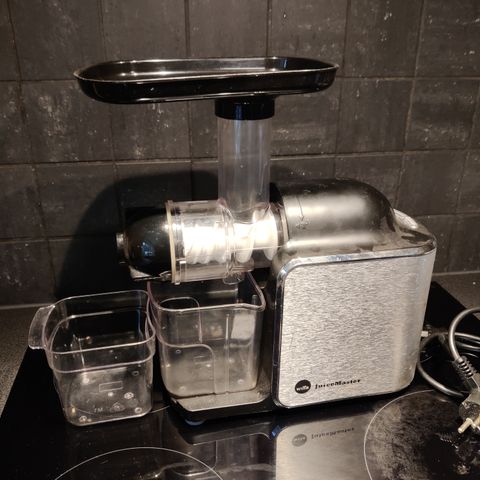 Reservert! Wilfa Juicemaster slow juicer gis bort