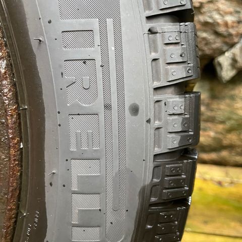 Pirelli Vinterdekk 185/60R15