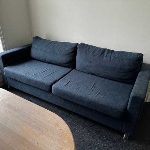 Fin bred 2,5 seters sofa selges billig