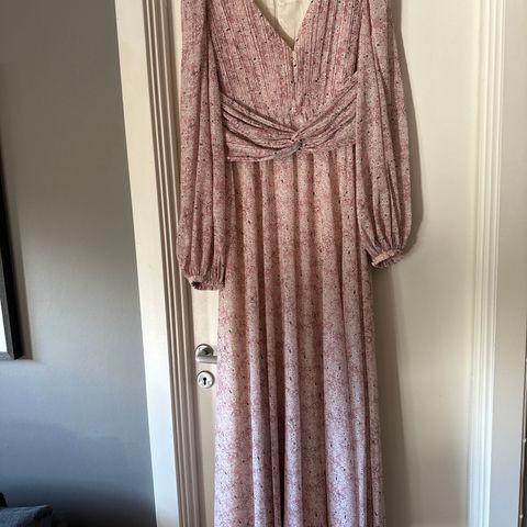 Malina Lamia V neck maxi kjole