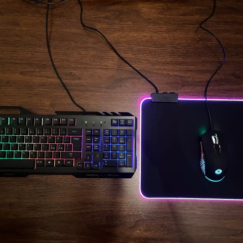 Mus, tastatur og musematte til gaming