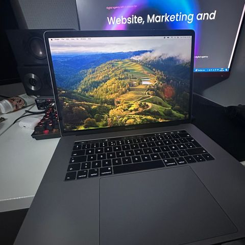 MacBook Pro (15-inch, 2017)