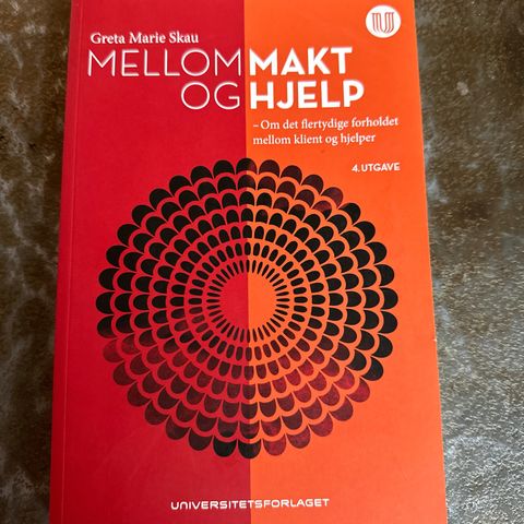 Mellom makt og hjelp