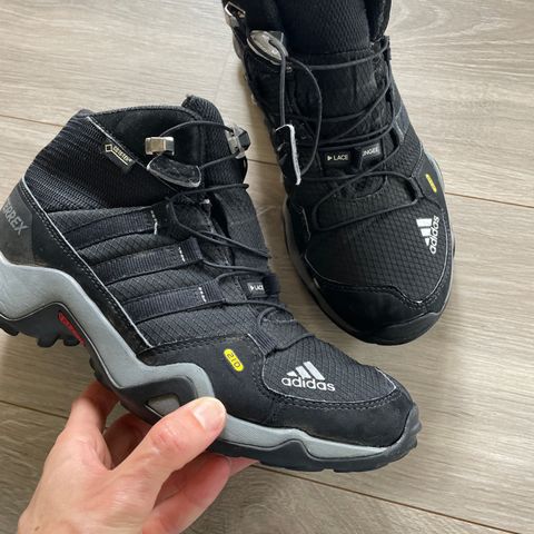 Adidas Gore-Tex størrelse 38