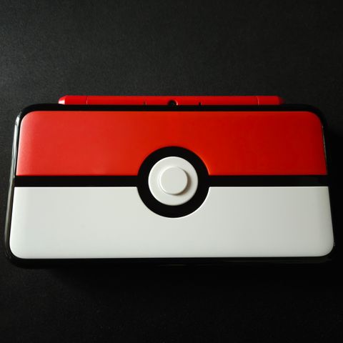 New Nintendo 2Ds XL Pokeball edition. Frakt inkl