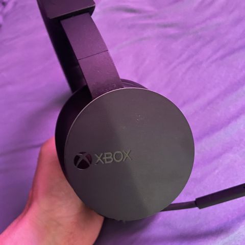 Selger et Microsoft-Xbox gaming headset som er trådløst