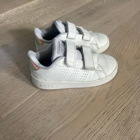 Adidas sneakers str 26