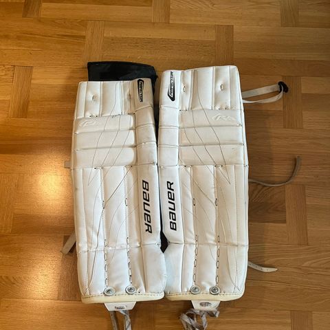 Bandy/hockey keeper pads for barn