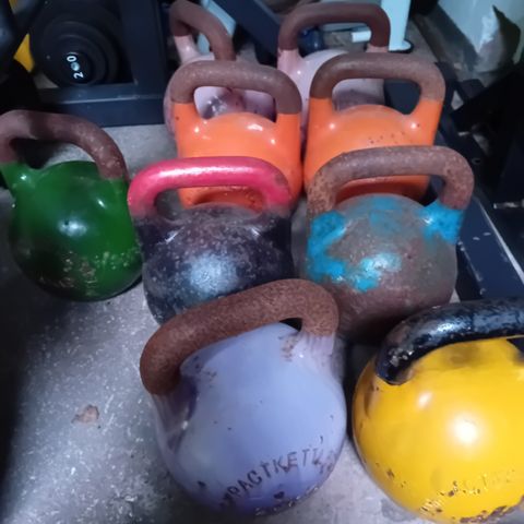 Kettlebells med stativ.