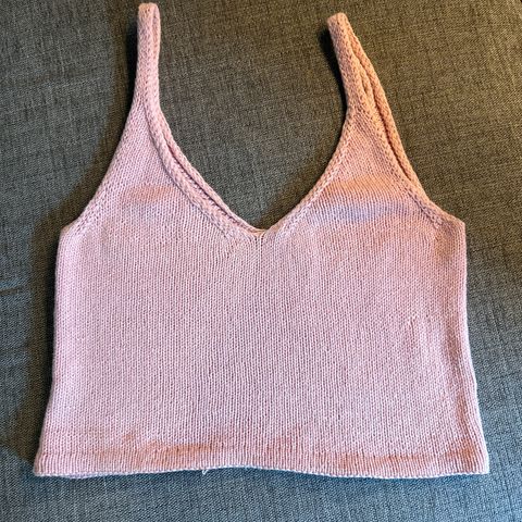 Nydelig singlet strikket i rosa i sommerull fra Picles