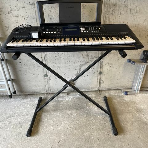 Yamaha PSR E333