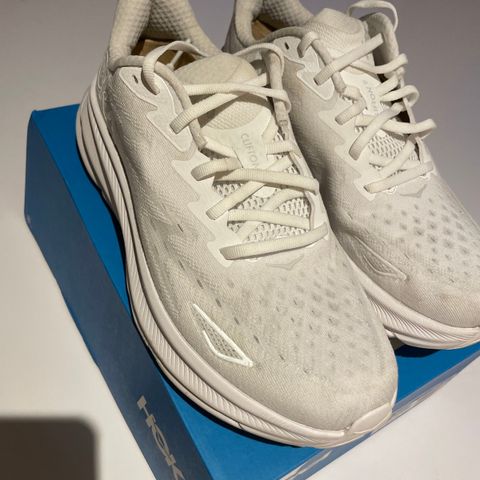 Hoka Clifton 9 (størrelse 42 og 2/3)