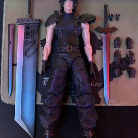 Pris varer til imorgen! - Play Arts - Zack Fair 2nd Class (Final Fantasy VII)