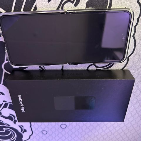 Samsung galaxy Z Flip 5 med deksel