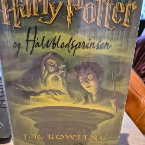 Uåpnet og nummerert Harry Potter og Halvblodsprinsen bok