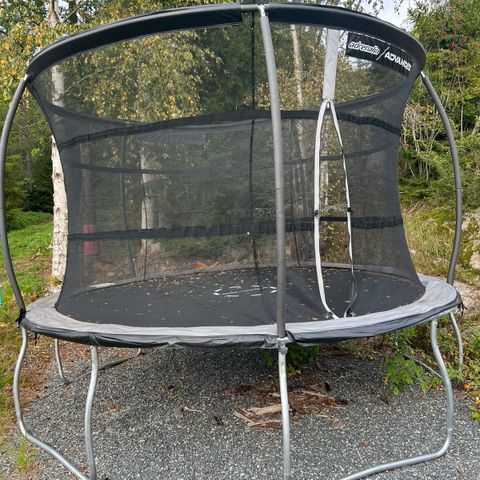 1 år gammel trampoline, svært pent brukt,  selges rimelig.