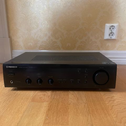 PIONEER A-105 stereo forsterker