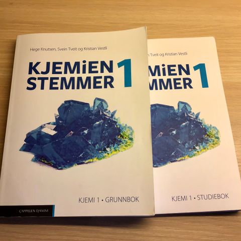 Kjemien stemmer 1, grunnbok og studiebok