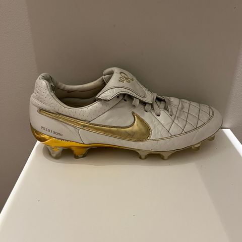 Nike Tiempo Ronaldinho ‘Touch of Gold’